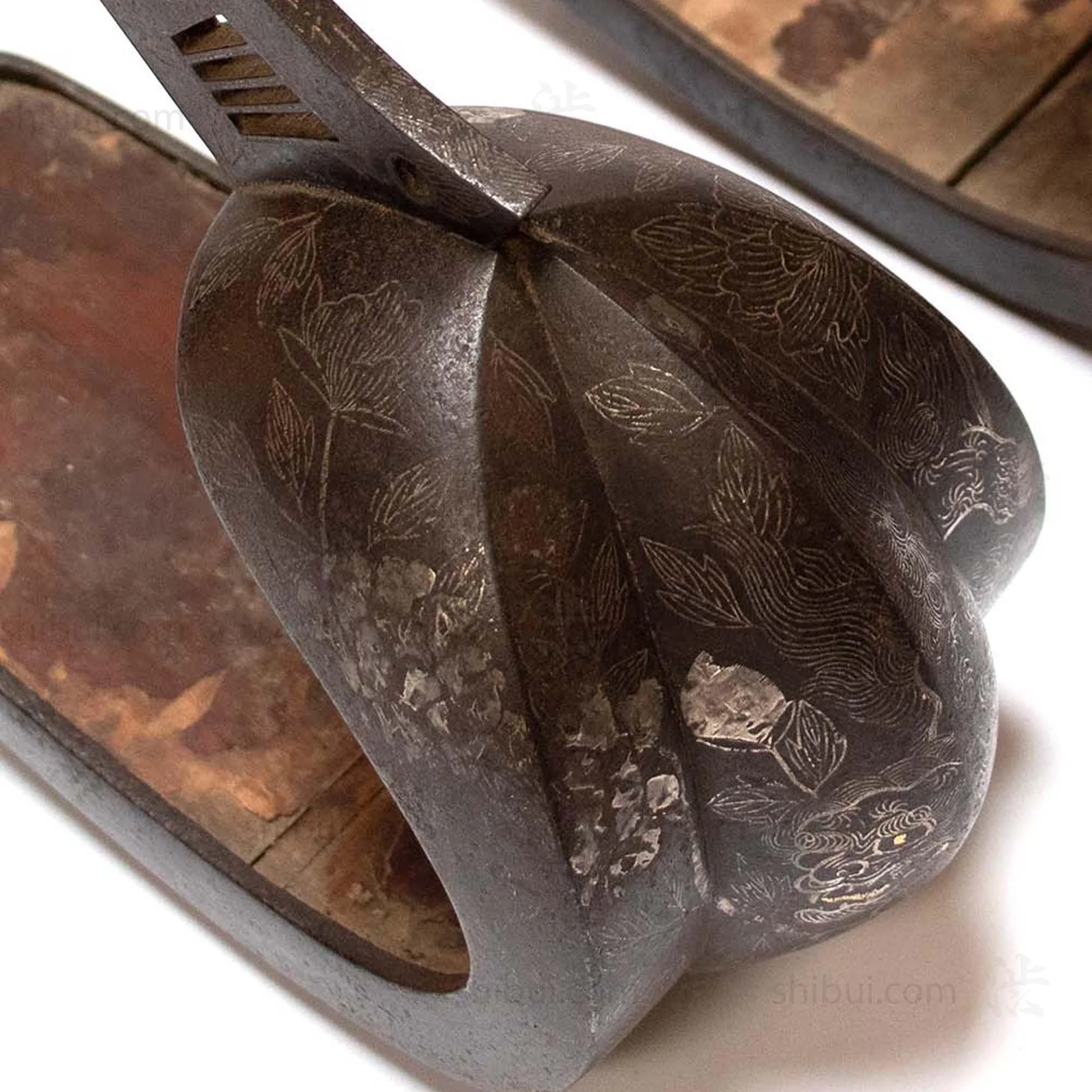 Abumi Stirrups with Inlaid Silver Shishi Motif - Image 3