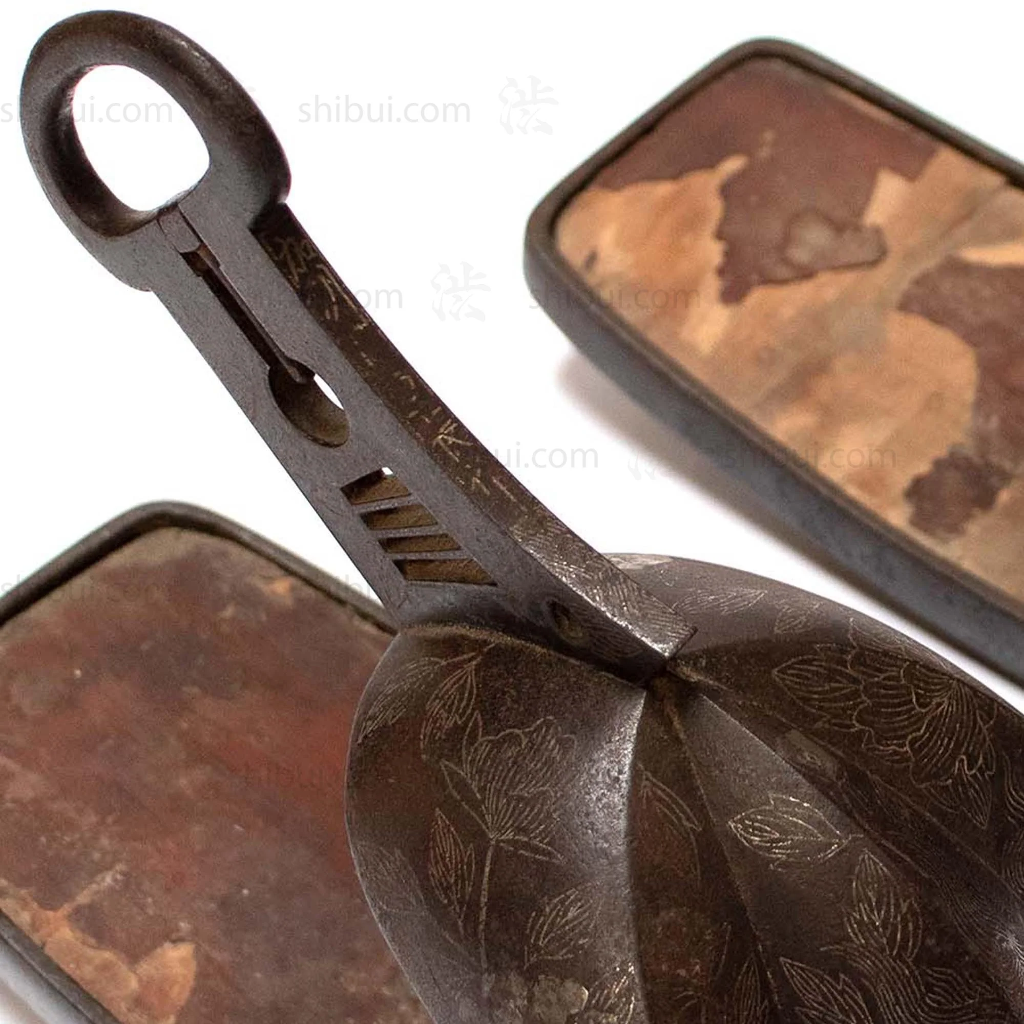Abumi Stirrups with Inlaid Silver Shishi Motif - Image 4
