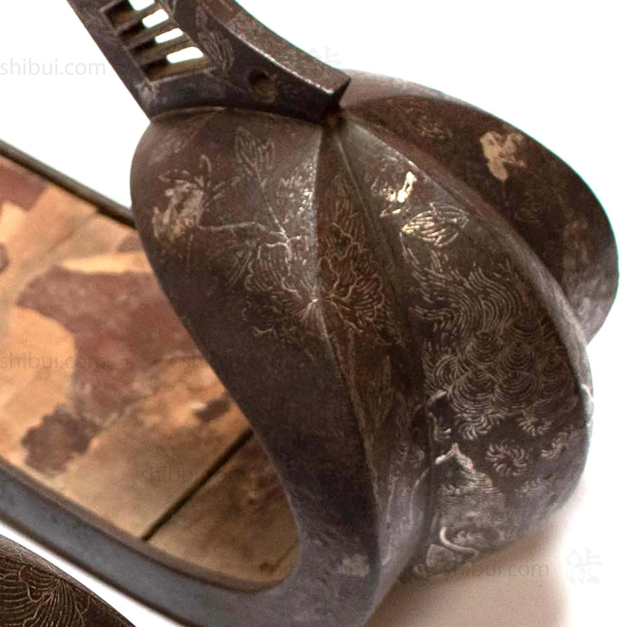 Abumi Stirrups with Inlaid Silver Shishi Motif - Image 5