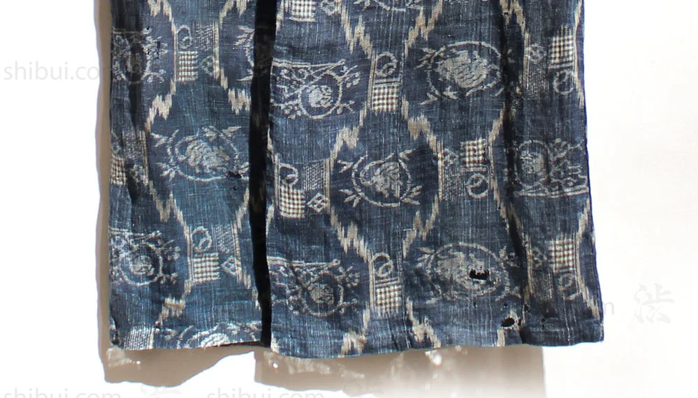 Japanese Antique (Late 19th Century) Children's Kasuri Kimono | Child's Robe | Daikoku Motif | Hand-Sewn Resist Dyed Indigo Linen - Image 5
