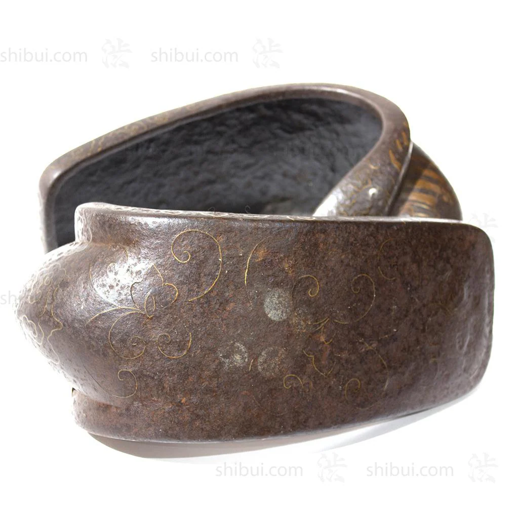 Japanese Antiques Abumi Pair of Stirrups with a Crab Motif - Image 6