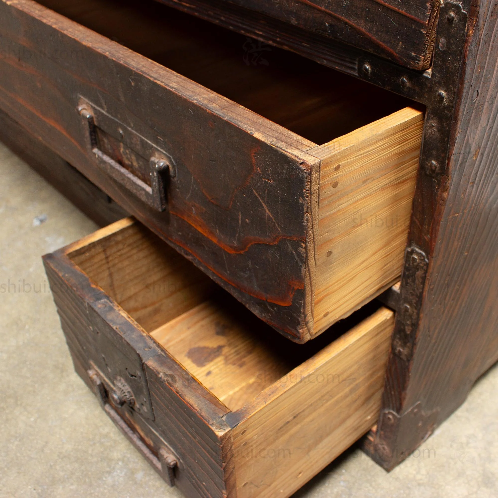 Katana Dansu | Japanese Antique Sword Chest - Image 4