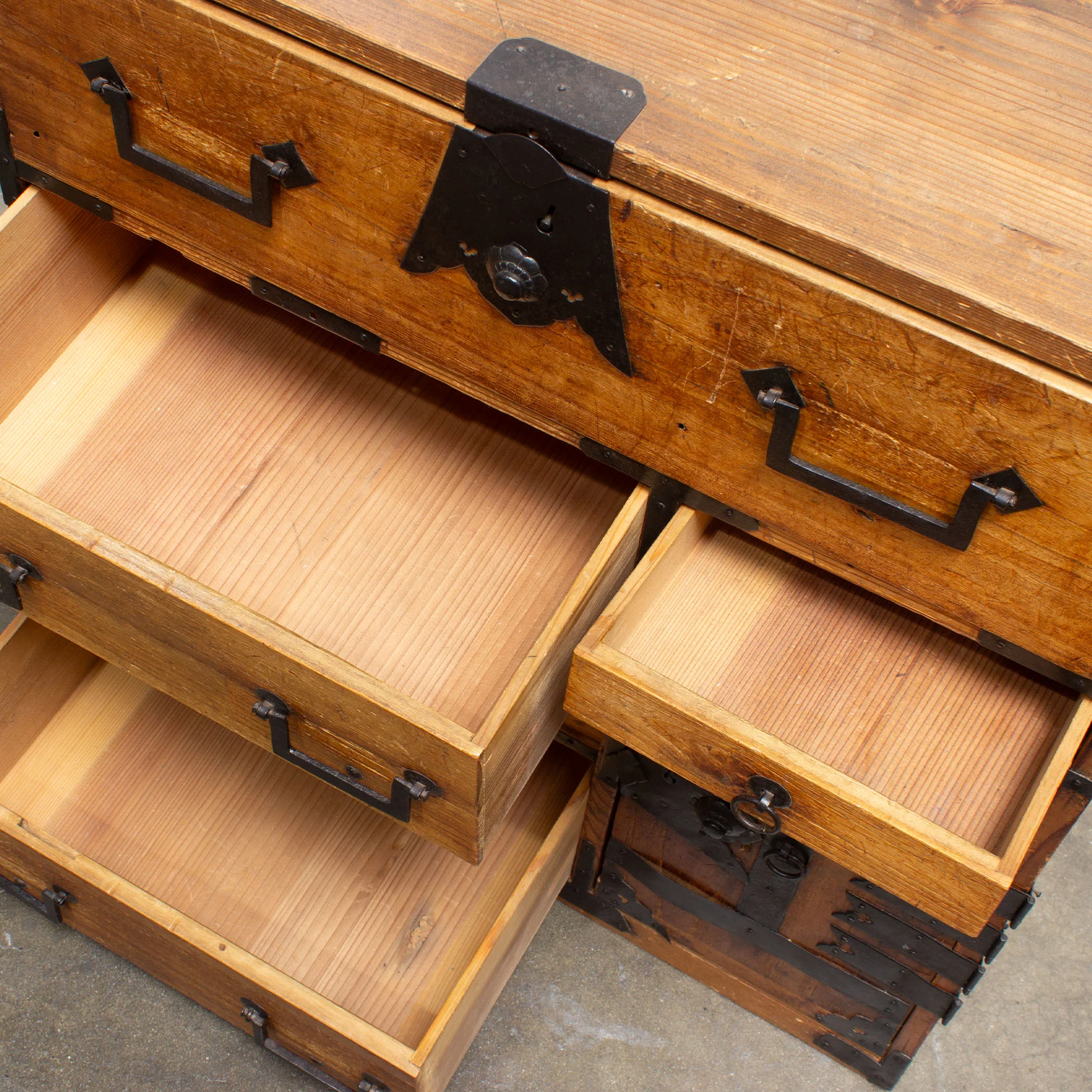 Kiri Ko Dansu | Small Japanese Antique Tansu Personal Chest - Image 3