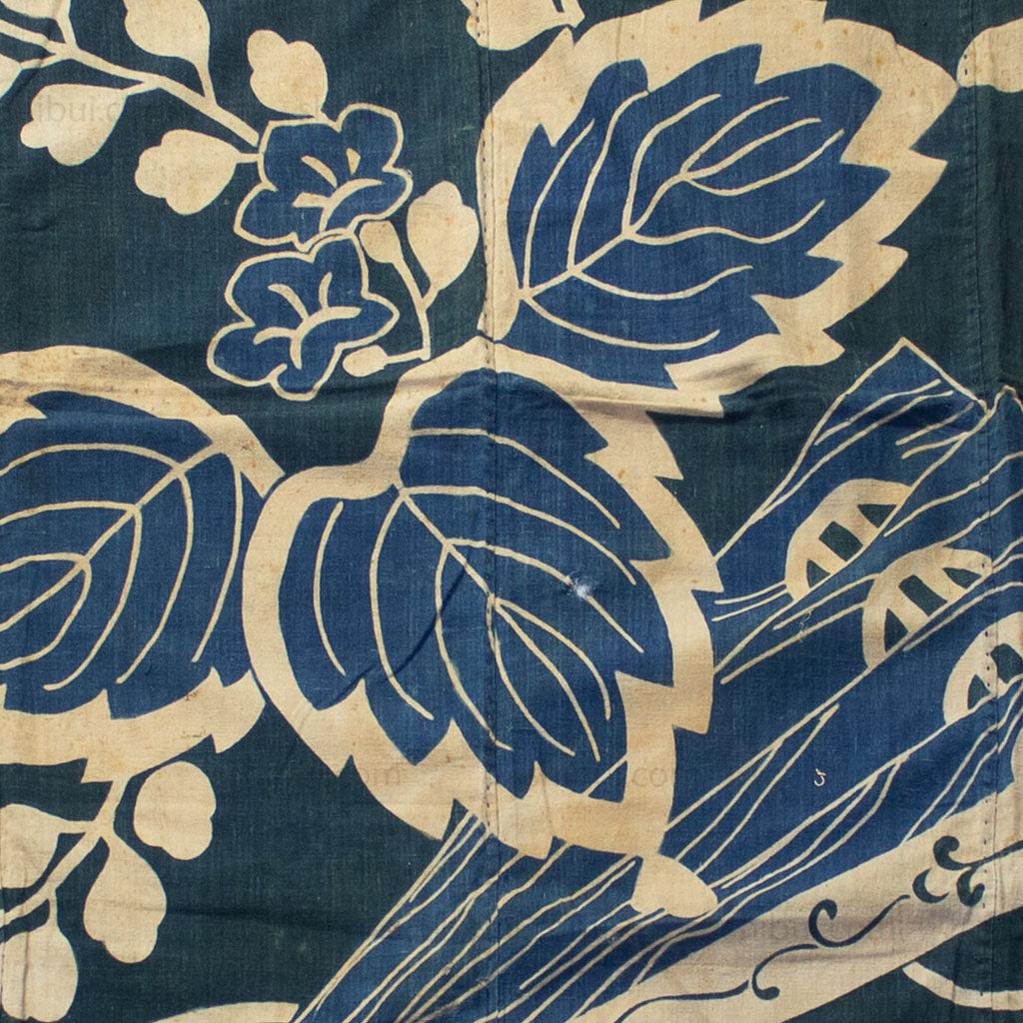 Tsutsugaki Furoshiki with Kiri Leaf & Fan - Image 4