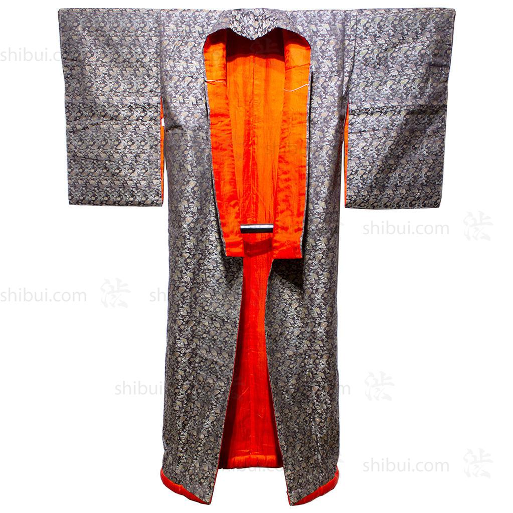 Brocade Uchikake black/gold w/red lining - Image 3