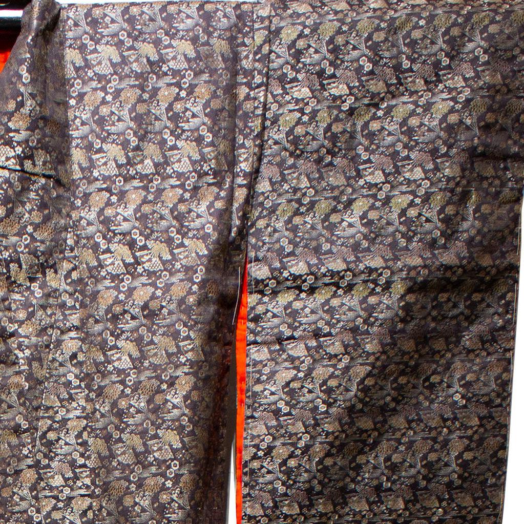 Brocade Uchikake black/gold w/red lining - Image 8